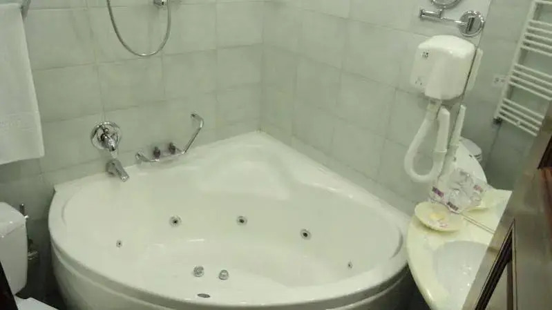 Bucharest Comfort Suites Hotel