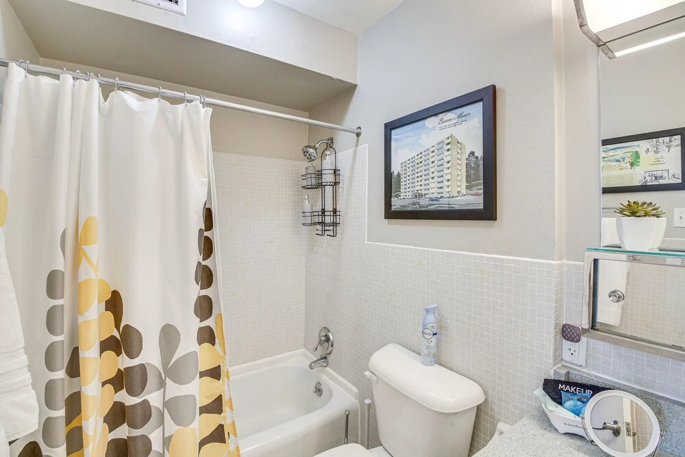 Mid-century Modern Condo on Lake Hamilton!