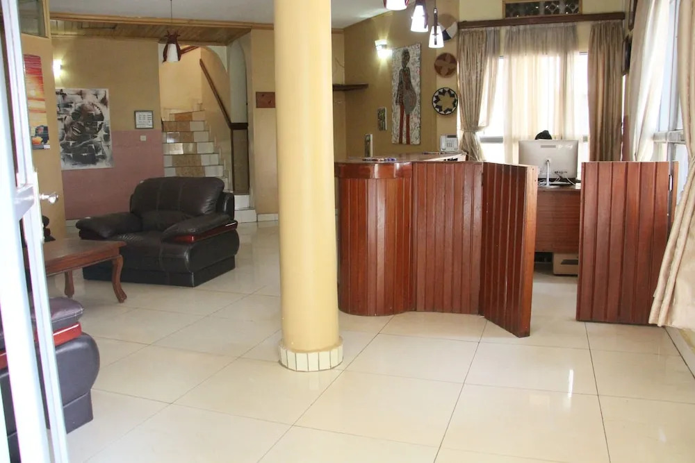 Hill Crest Hotel