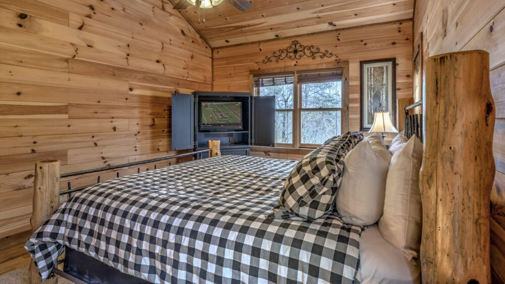 Lazy Dayz Getaway by Escape to Blue Ridge