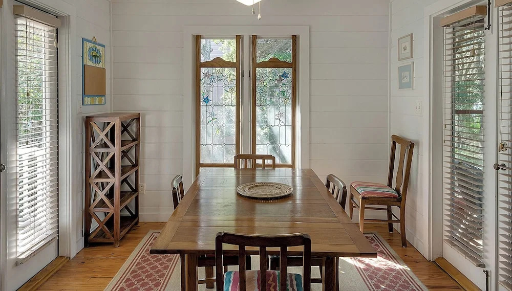 Beautiful Original Seaside Cottage + Swim & Tennis Club: Sleeps 6