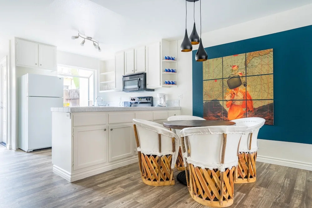 WanderJaunt | Emerald St Townhomes