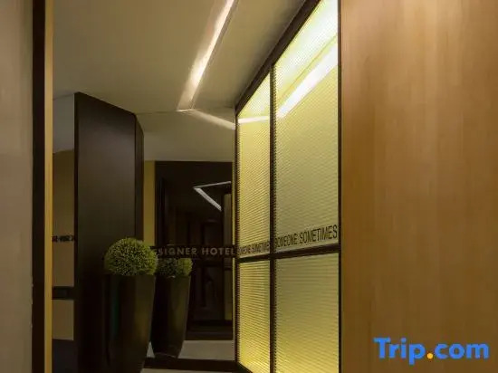 Sfeel Designer Hotel (Chengdu Jiuyan Bridge Shop)