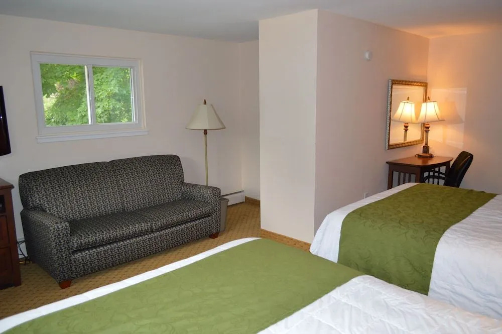 Monnie Lynn Motel