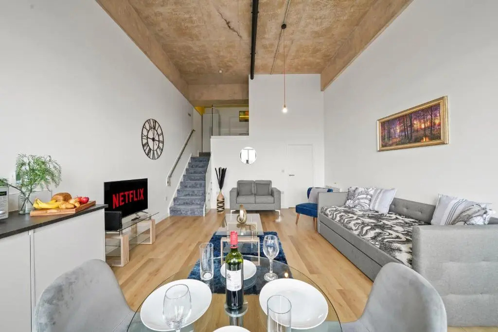Duplex Apartments By Luxe Your Stays- Sandwell, West Bromwich