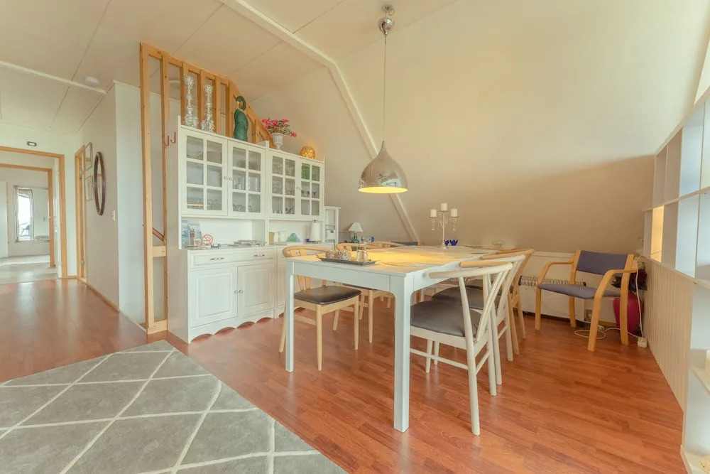 Great 3 BR Loft Apt - Views-Free Parking