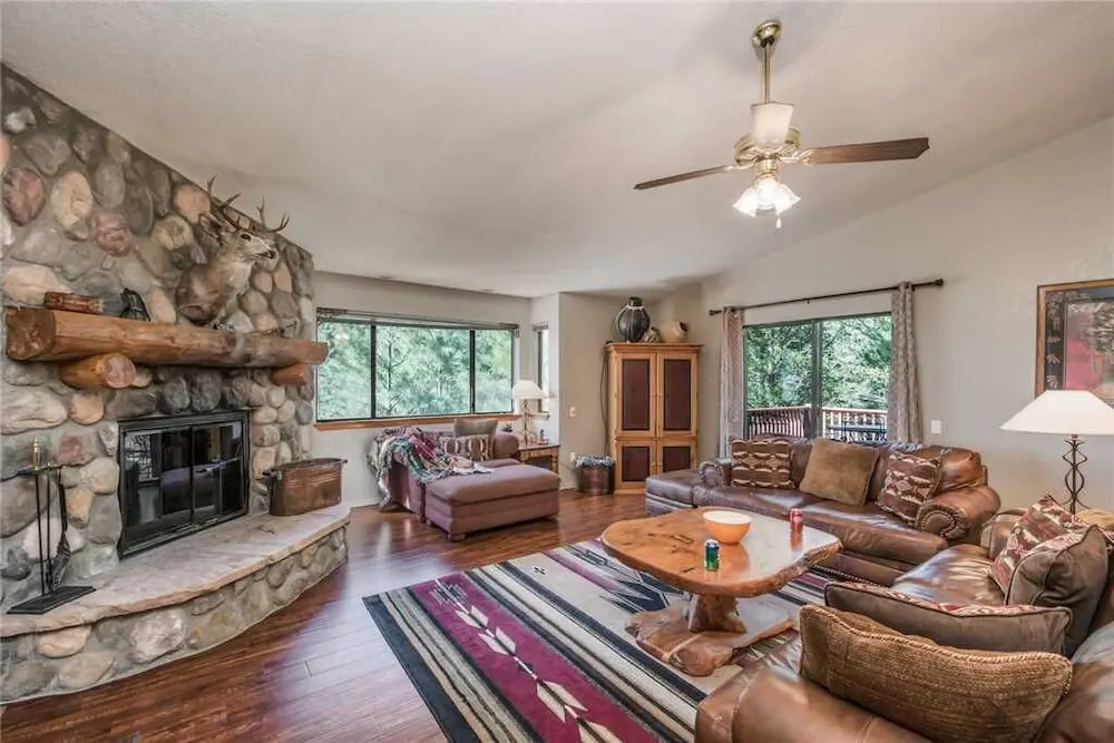Riverside House - Three Bedroom Cabin