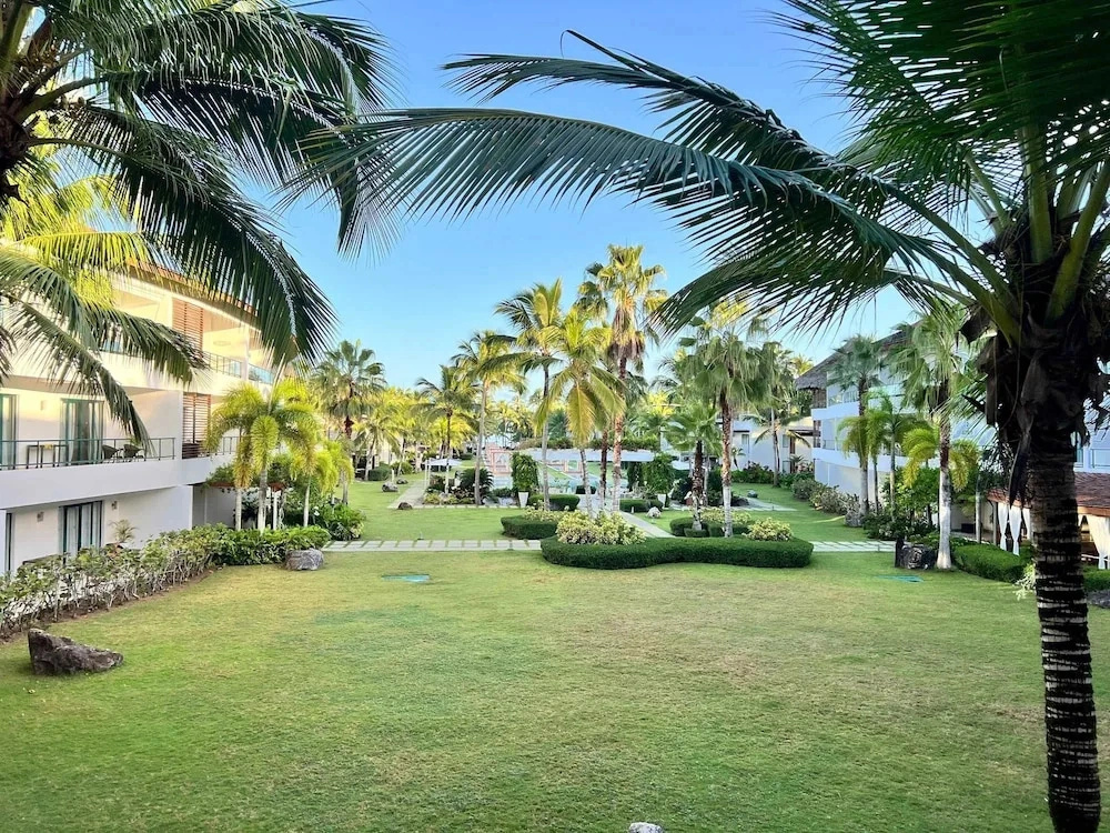 2br Apt 5 Guests Balcony With Pool View