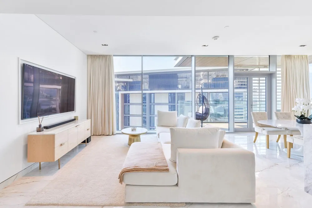 Luxury 2BR plus maids room in Bluewaters