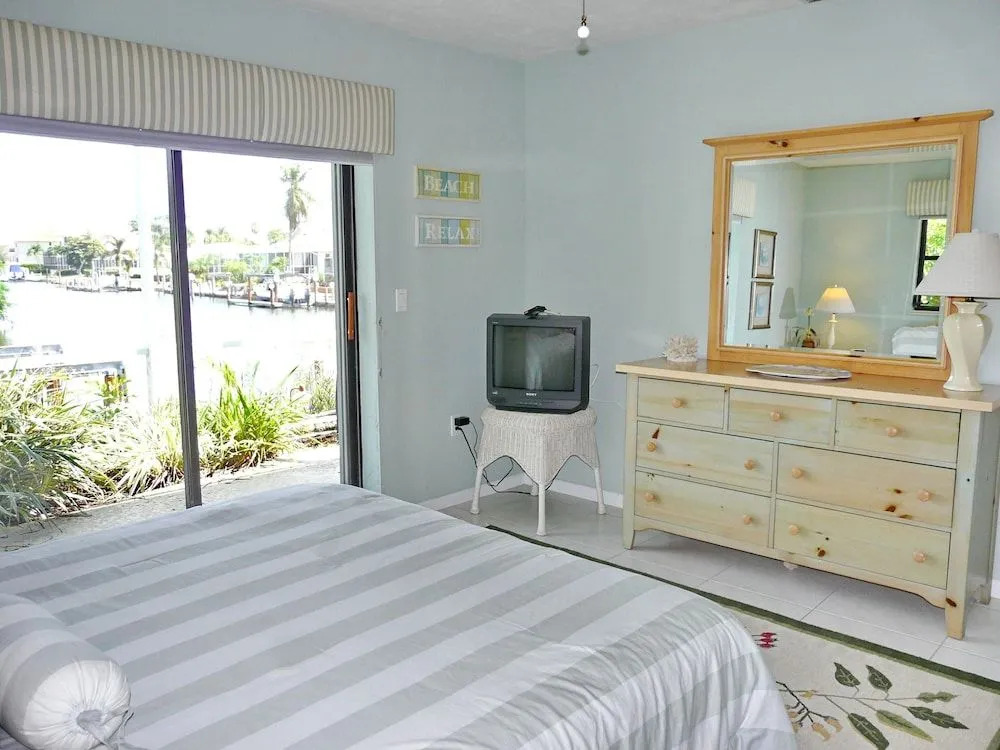 Boater’s paradise with unmatched water views