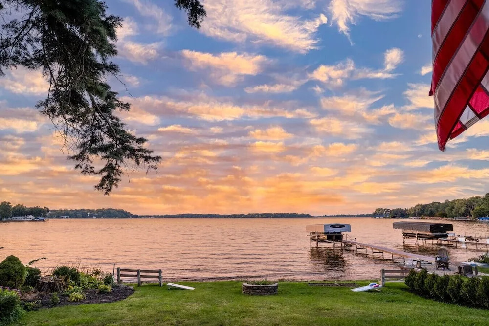 The Blue Sapphire on Mineola Bay - 3br/3ba Luxury Lakefront Home on Mineola Bay Stunning Views on Chain O Lakes