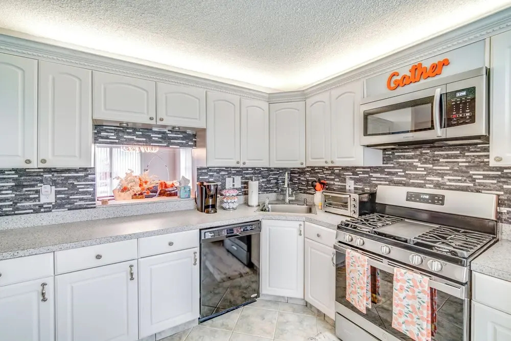 Galloway Townhome w/ Private Deck: Near Casinos!