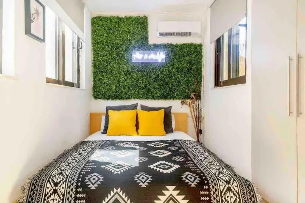 Downtown 22sqm Green Nest King-Size Bed