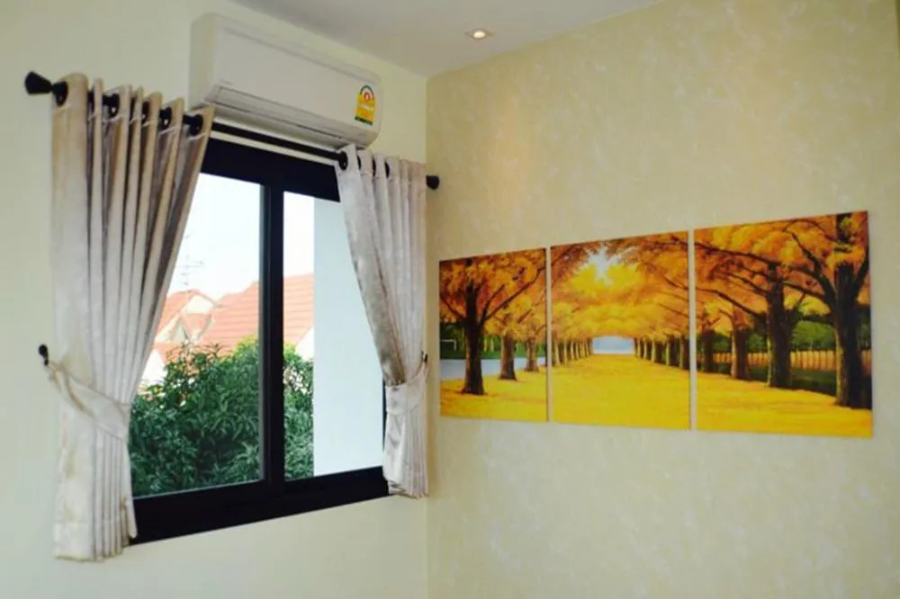 4 Bedroom House at Skytrain