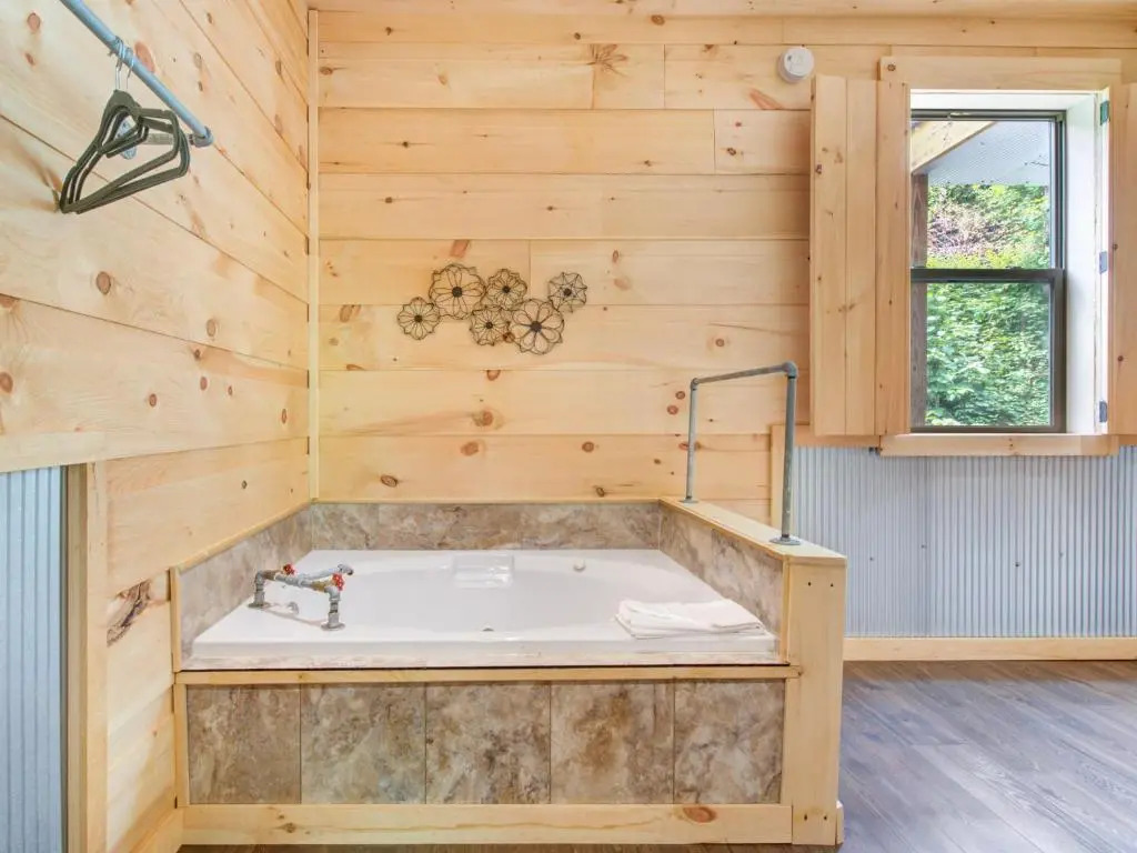 Bearly Hidden, 1 Bedroom, Loft, Resort Pool, Hot Tub, Fireplace, Sleeps 5