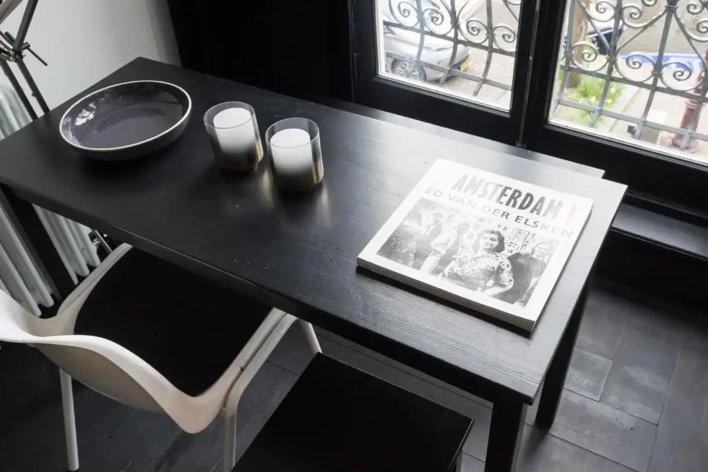 JoyJoyJoy the Black Beauty ecolicious studio in a canal house with French balcony with view on the canals