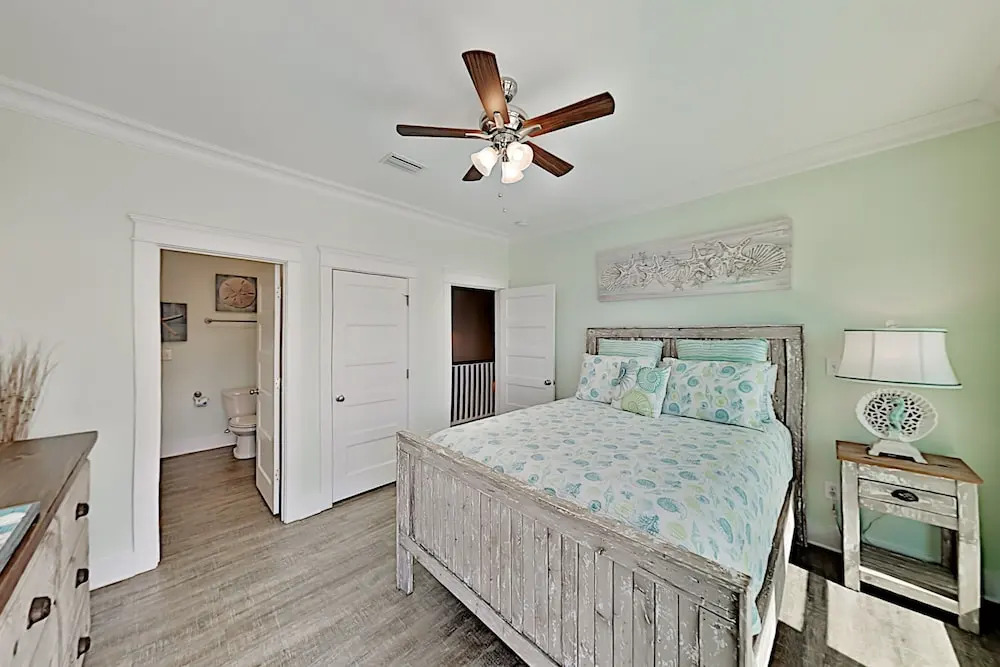 All-suite Laguna Paradise W/ Pool, Dock & Pier 2 Bedroom Townhouse