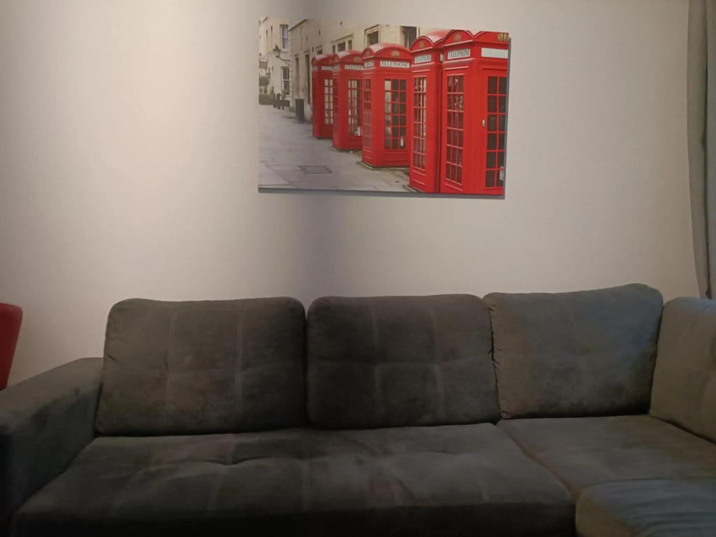 Modern Comfy Apartment near Metro