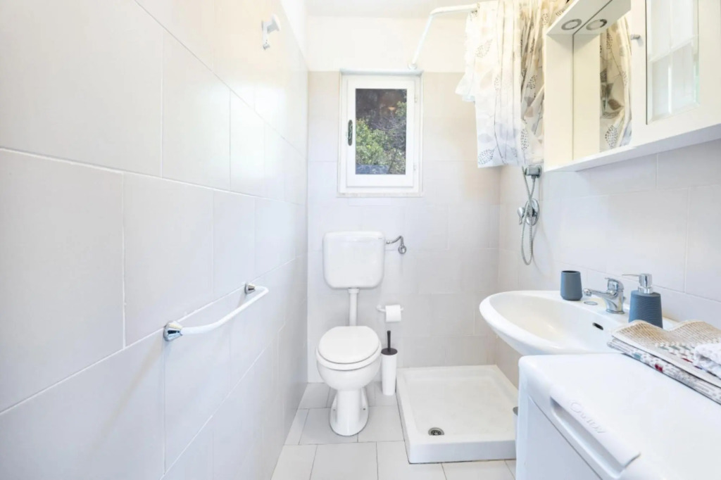Villetta Sant'Andrea 400 meters from the beach with sea view terrace, garden and parking spaces-VILLETTA SANT'ANDREA