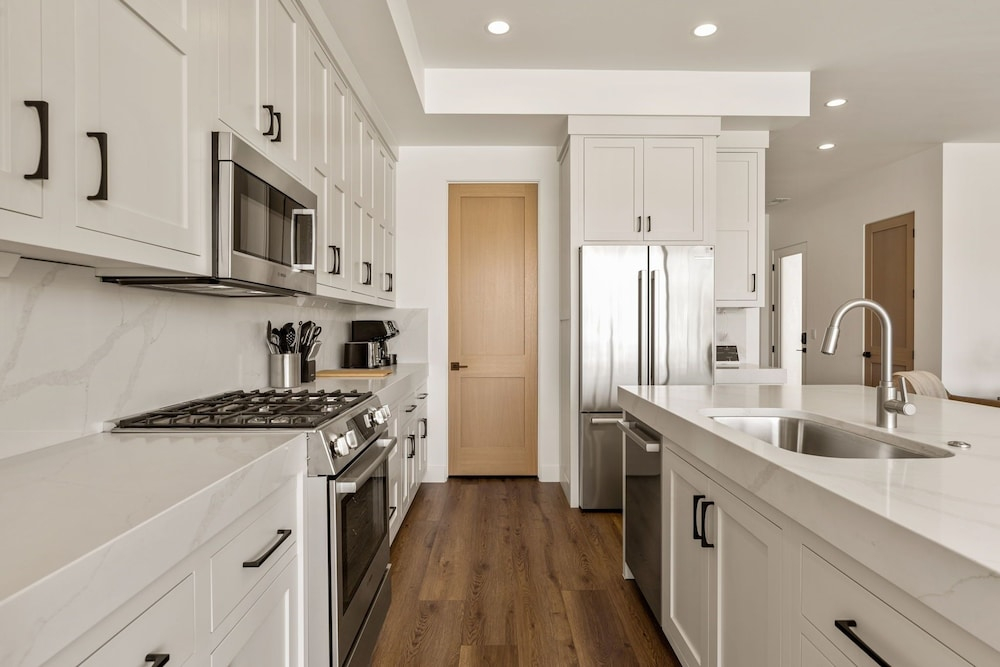 Pearl Beach A+b 6 Bedroom Home