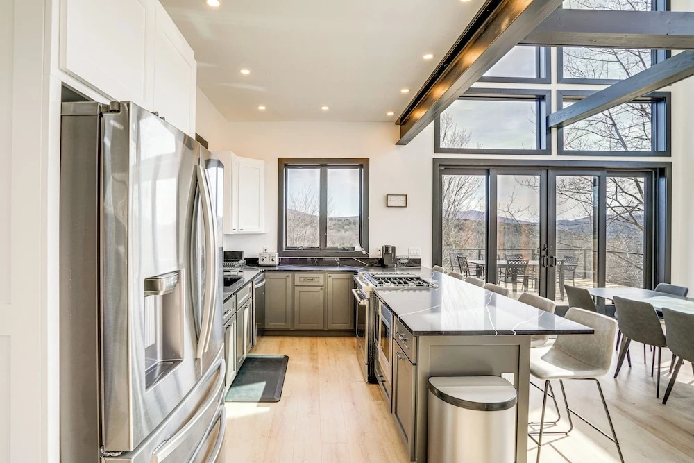 Custom Windham Mtn Villa w/ Pool, Theater & Views