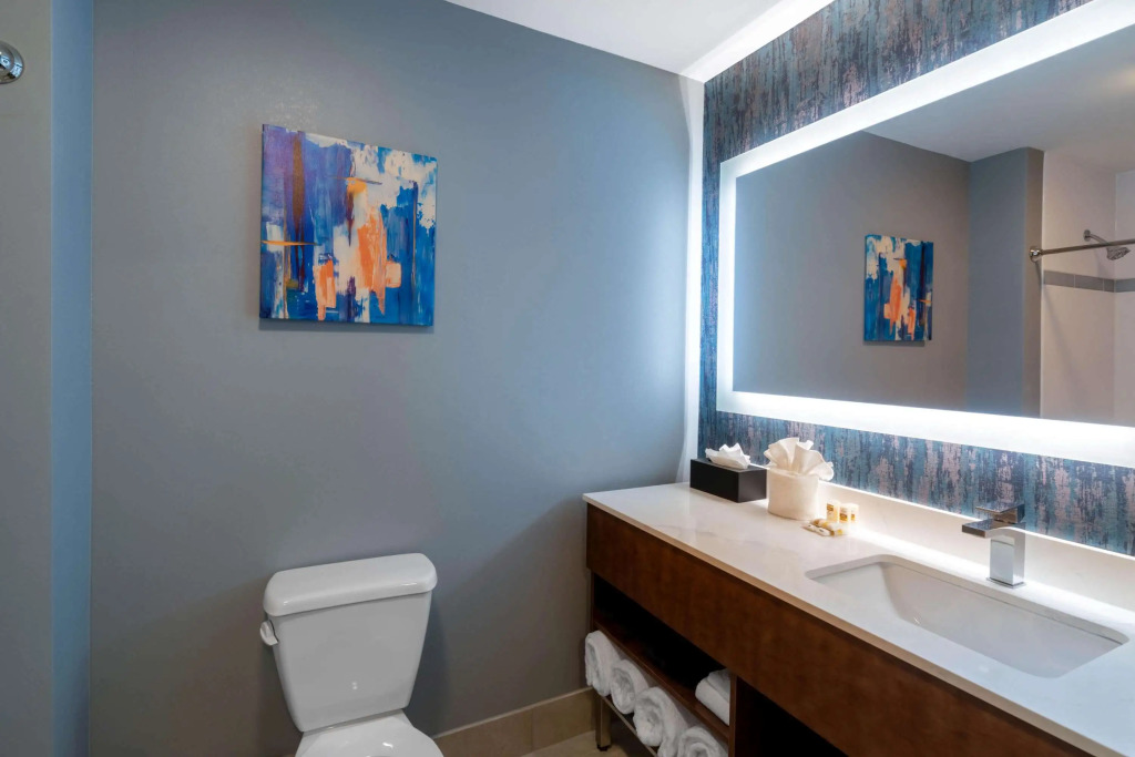 La Quinta Inn & Suites by Wyndham Louisville NE - Old Henry Rd