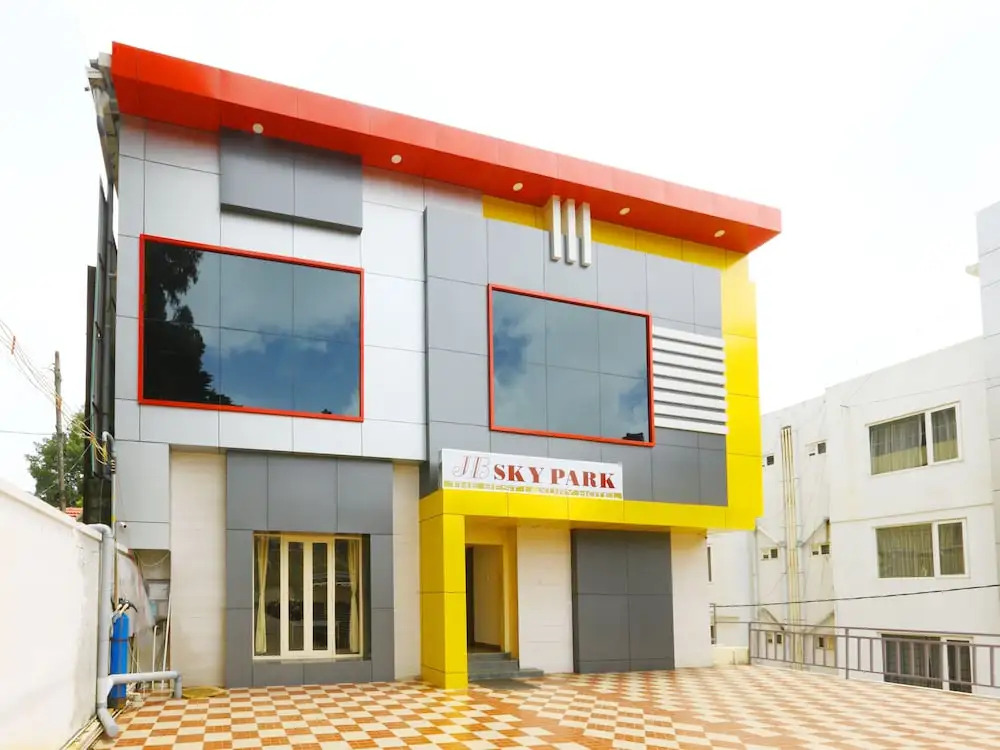 OYO 9184 Lumino Skypark