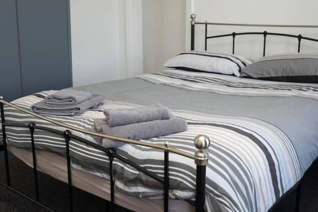 Hullidays - University Side Lg 4 bed House