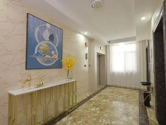 Echarm Hotel (Zhangye West Railway Station Bell Tower Area)
