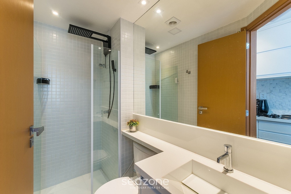 Condo. w/ Pool and Gym 70 m From the Beach - SMA
