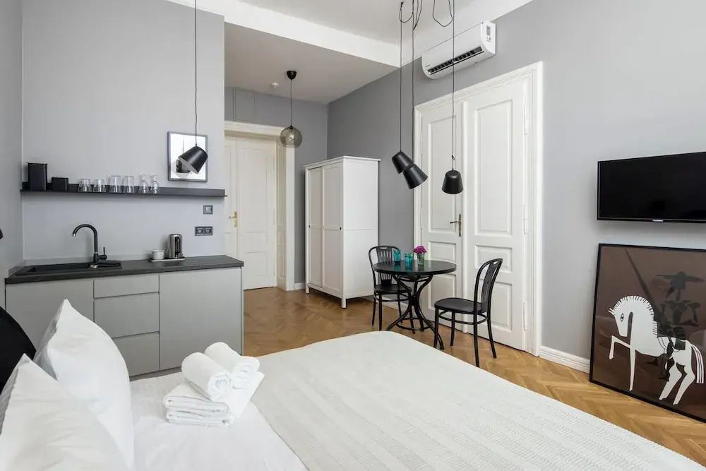 Barbacan Suites - Old Town Apartments - by Upstairs