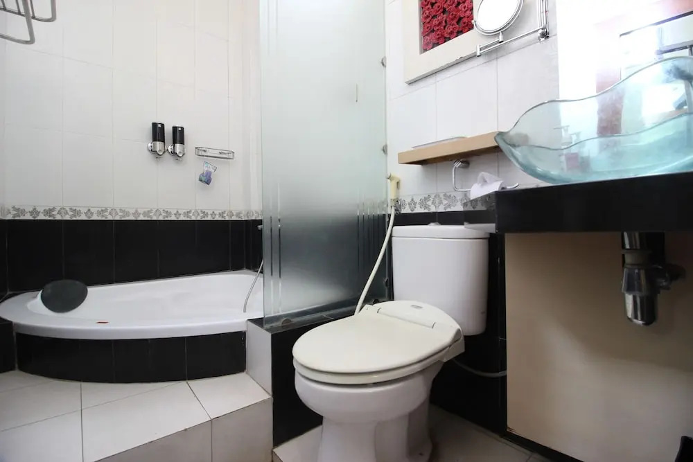 RedDoorz Plus near Tugu Jogja 2