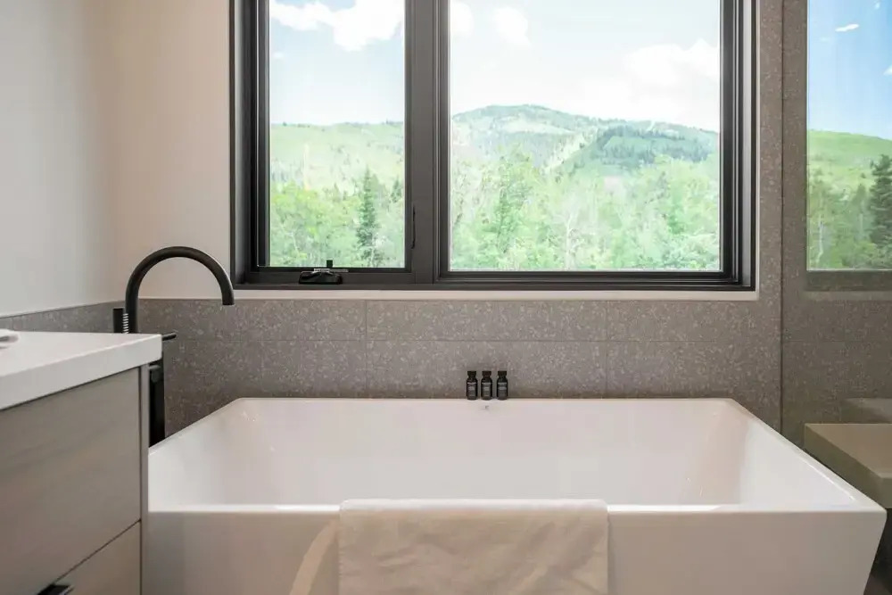 Encore by Avantstayminutes From the Slopes in PC! w/ Hot Tub