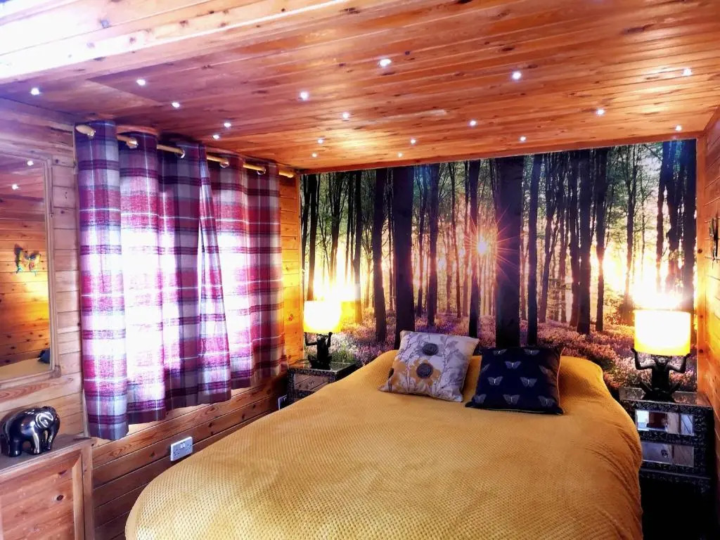 Otter 1 - Private Hot Tub - Bali Inspired Lodge - Bath - Longleat - Wiltshire