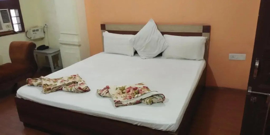 OSAHAN PARADISE HOMESTAY NEAR Golden temple and park view