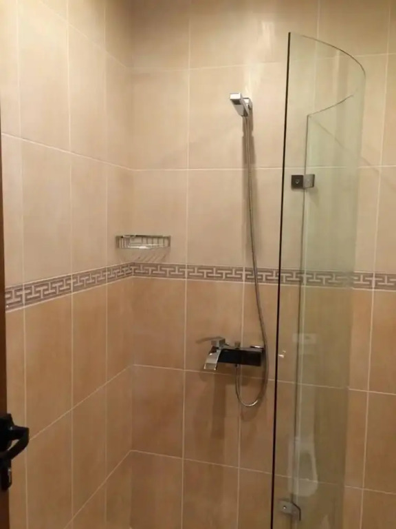 2-bed - Sleeps 4 - w Parking