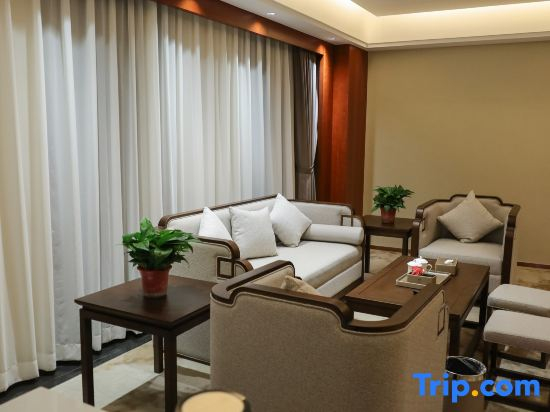 Gongqing Yayue Hotel