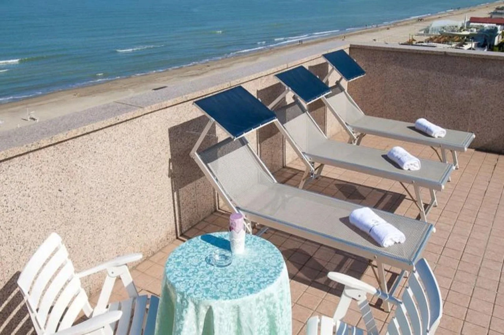 Mayflower Beach Hotel