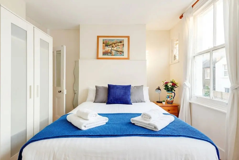 Cozy Fulham Retreat With Private Entrance & Hot Tub