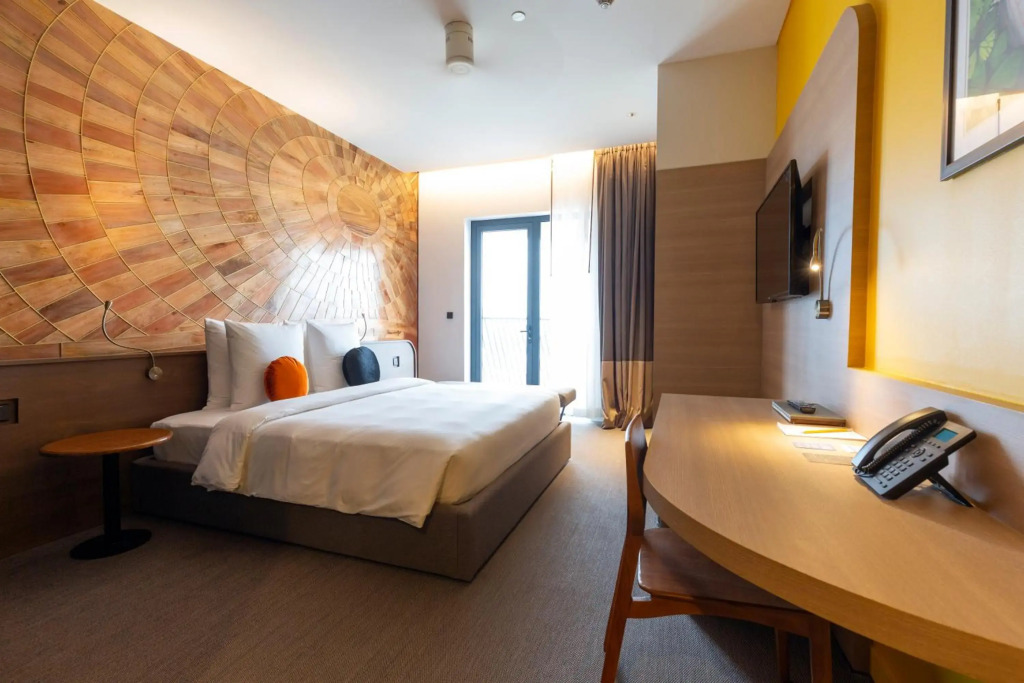 SUN & MOON, Riverside Hotel
