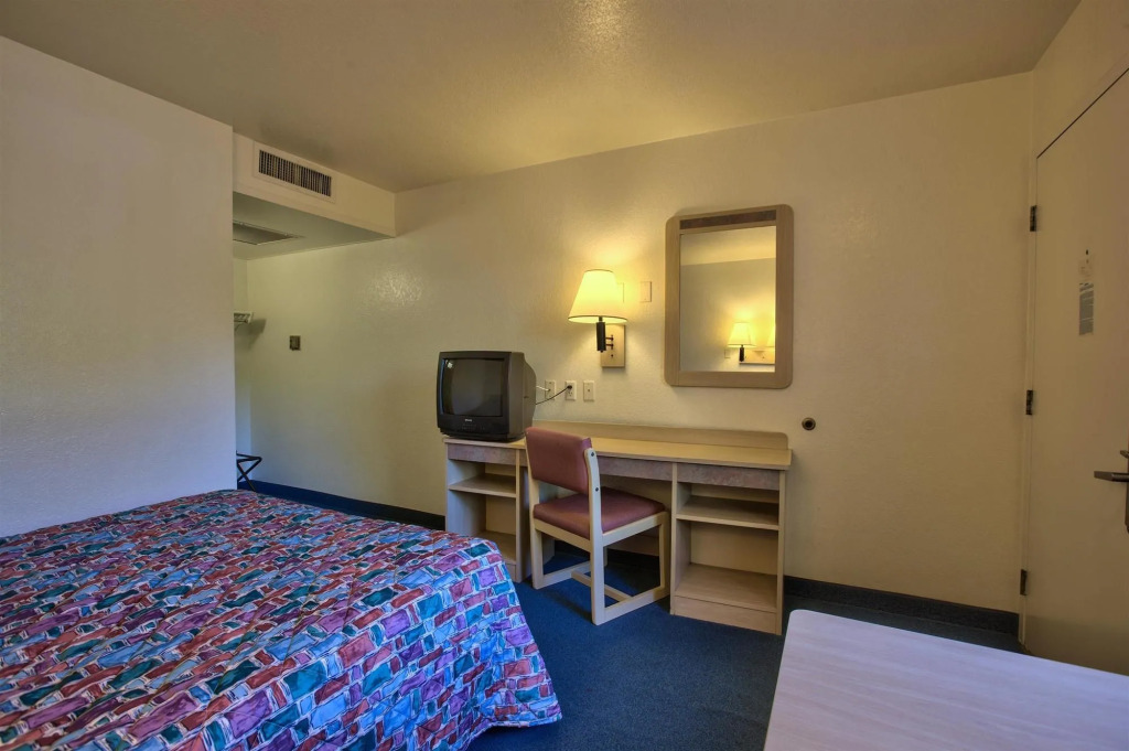 Motel 6-Valdosta, GA - University