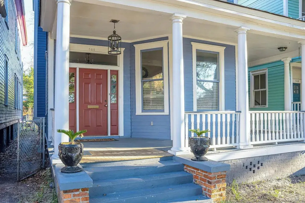 4 BR Home w/ Modern Comforts & Park View