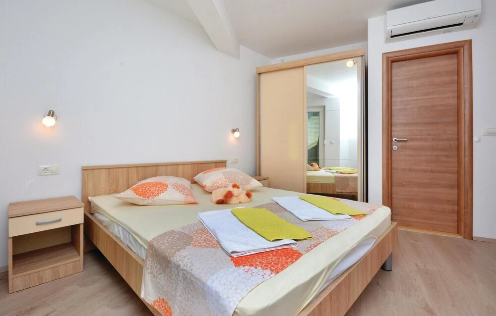 Amazing Home in Lokva Rogoznica With Wifi and 2 Bedrooms