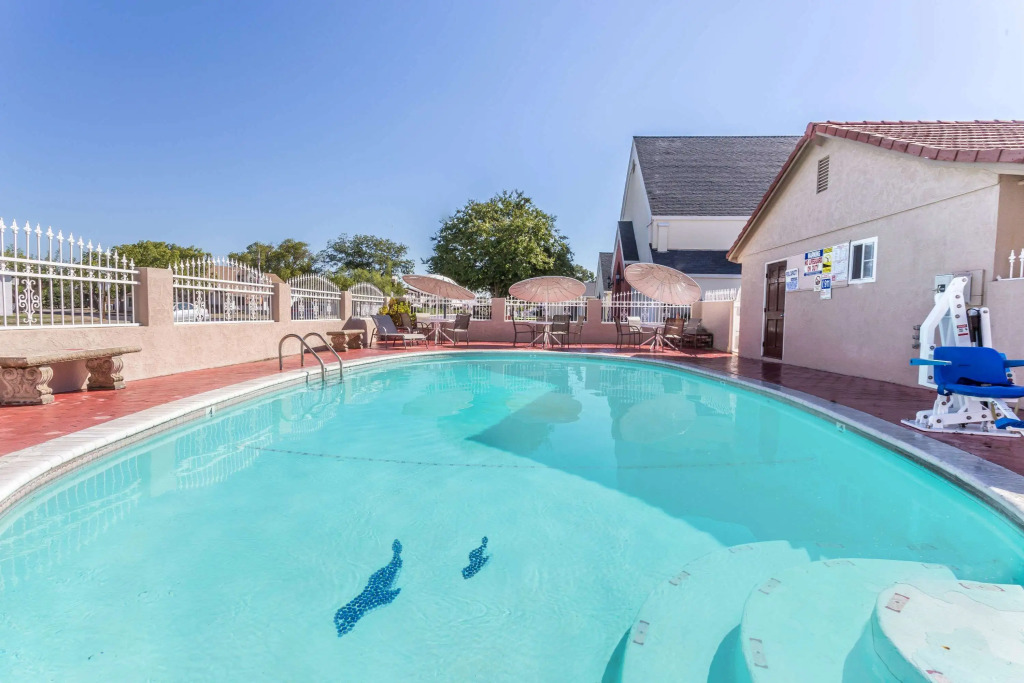 Signature Inn Merced Yosemite Parkway