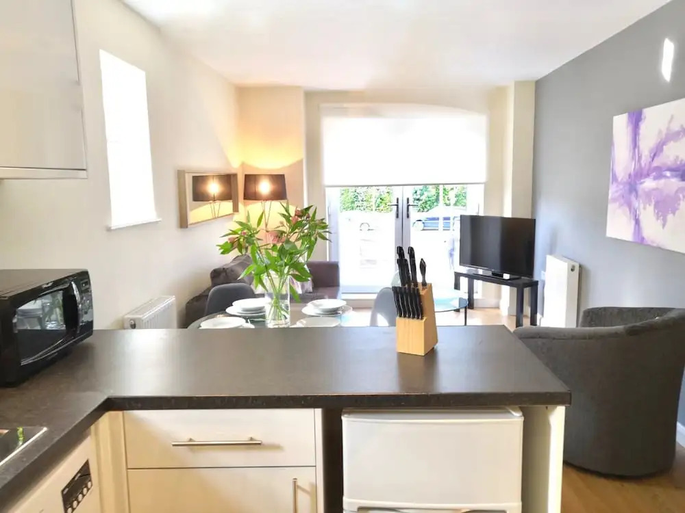 Modern Comfortable 2 & 3 Bed Apartments, Free Parking, Wifi, Headington, Close to Hospitals, Science Park & Brookes University