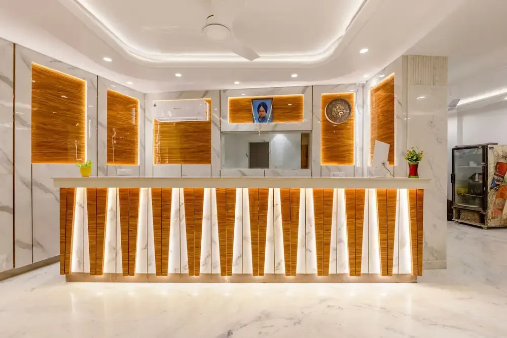 Hotel New King International- Free Airport Pick up