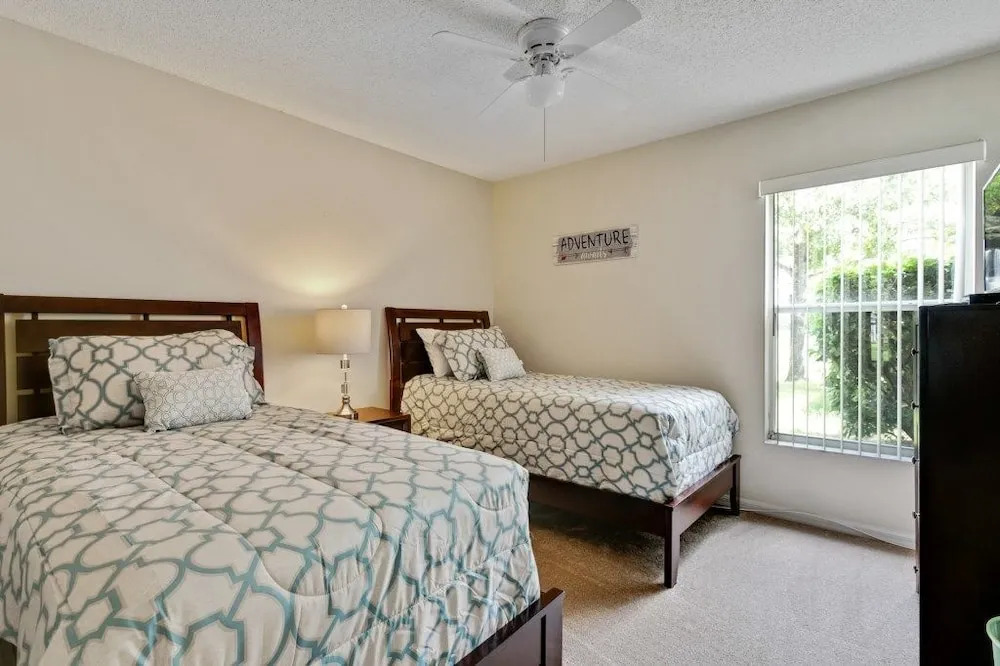 4BR Pool Home in Orange Tree by SHV