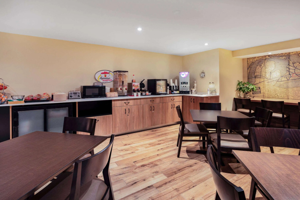 Super 8 by Wyndham Cornwall ON