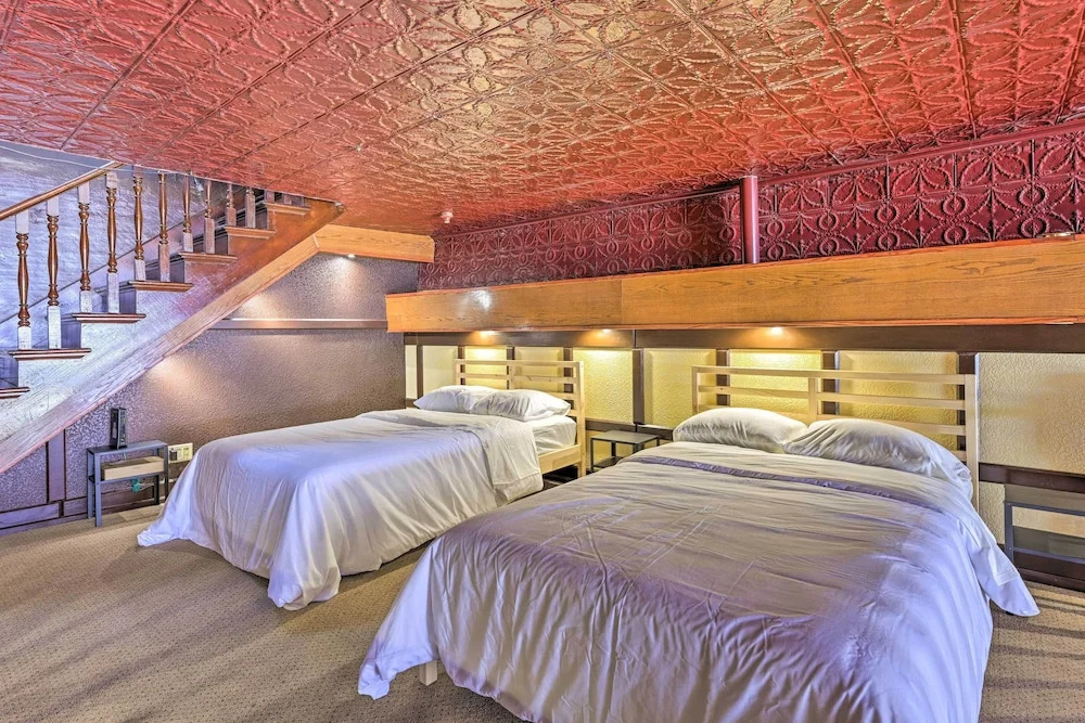 Walk to River: Unique Studio in Renovated Bar!