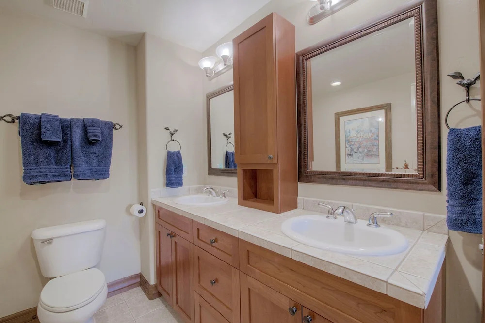 Beautiful Unit in Quiet Area w/ Shuttle to Slopes